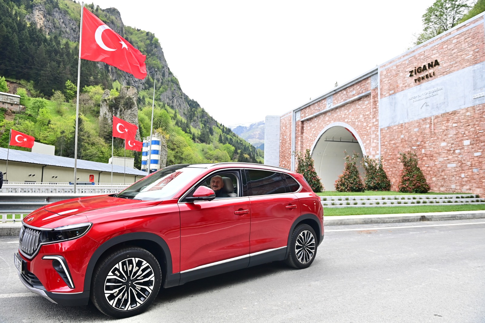 Avrupa'nın en uzun çift tüplü karayolu tüneli "Yeni Zigana Tüneli" bugün açılıyor!