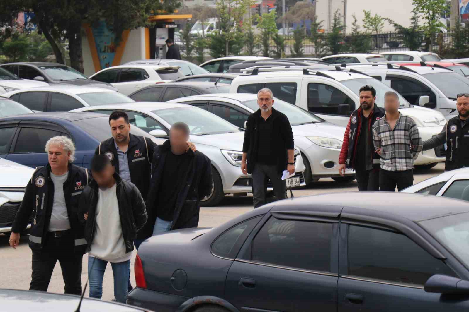 Suç makineleri yakalandı! Haklarında birçok suçtan aramaları olan şüphelilere şafak operasyonu!