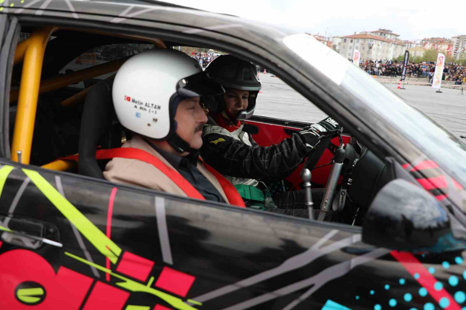 Melikgazi’de Drift Show! TOGG’lu Slalom Yarışı’na gençlerden büyük İlgi