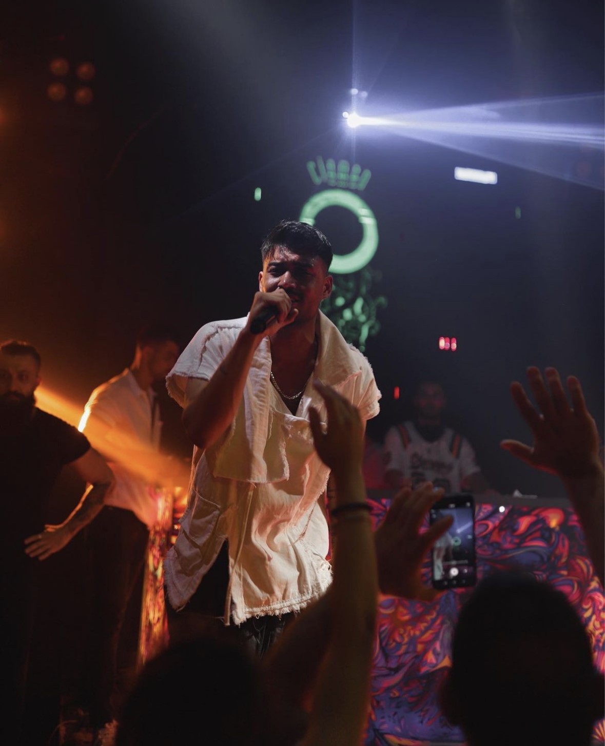 Verdiği konser sonrasında saldırıya uğradı! Ünlü fenomen sanatçının o darp anları görüntülendi