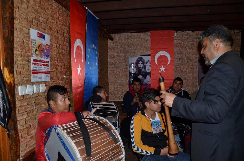 Düzce Belediye Başkanı, sözünü tuttu: Roman Kültür Evi Projesi'nin temel atma çalışmaları başladı!