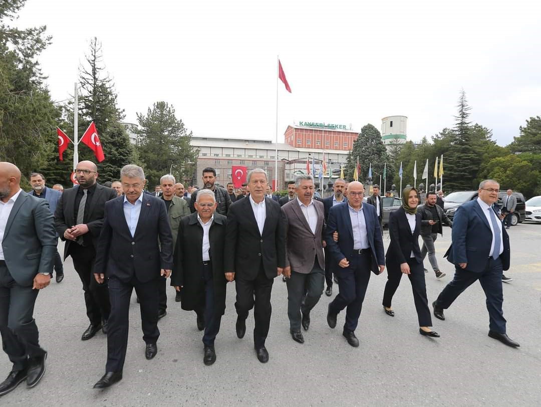 Bakan Akar: "Şehitlerin, annelerin gözyaşlarının olduğu günleri yaşamak istemiyoruz"