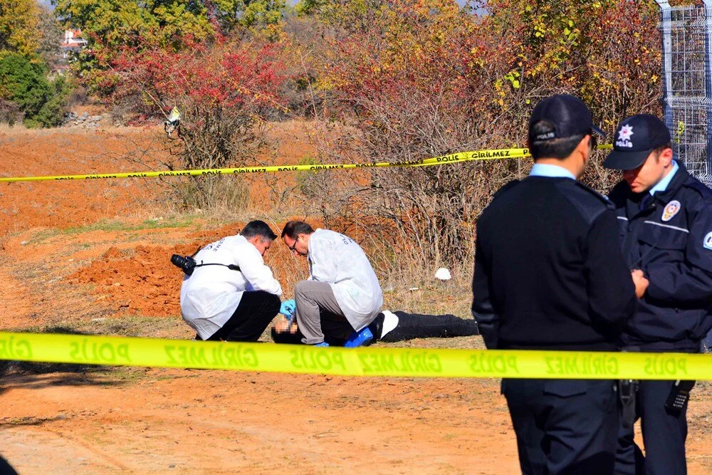 Sakarya'da şüpheli ölüm! İlahiyat Fakültesi öğrencisinin cesedi boş bir arazide bulundu!