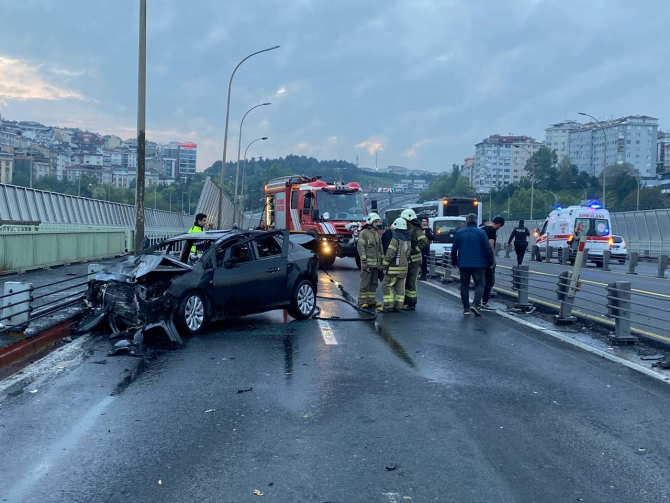 Haliç'te korkutan kaza, araç alev topuna döndü