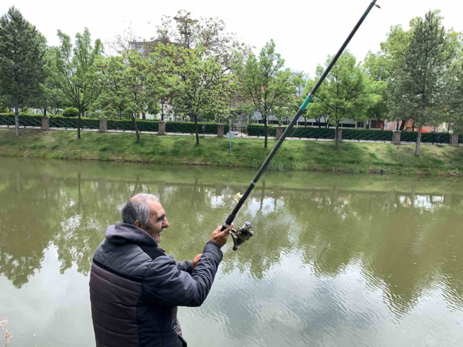 Sağanaktan dolayı tatilde parklar boş kaldı