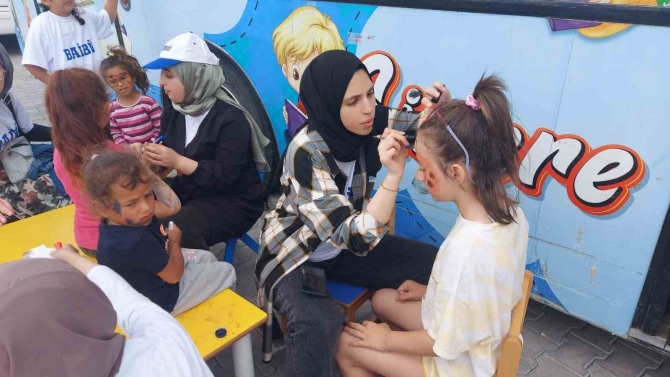 Bolu Abant İzzet Baysal Üniversitesi öğrencilerinden depremzedelere anlamlı ziyaret