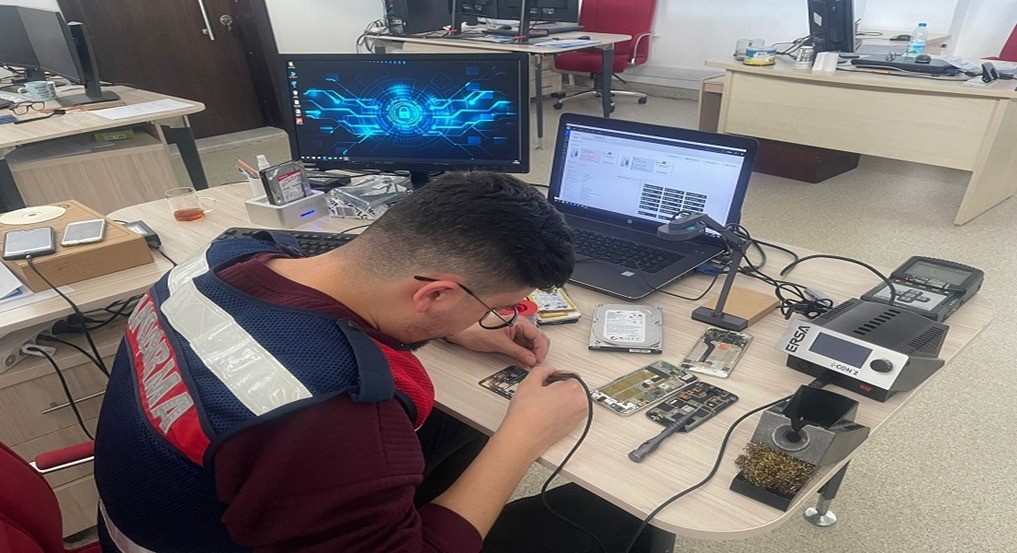 727 internet sitesine erişim engellendi! Yasa dışı bahis oynatılıp, müstehcen içerikli paylaşılıyordu