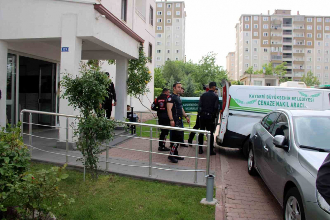 Kayseri'de aile dramı, anne kucağındaki çocukla balkondan düştü