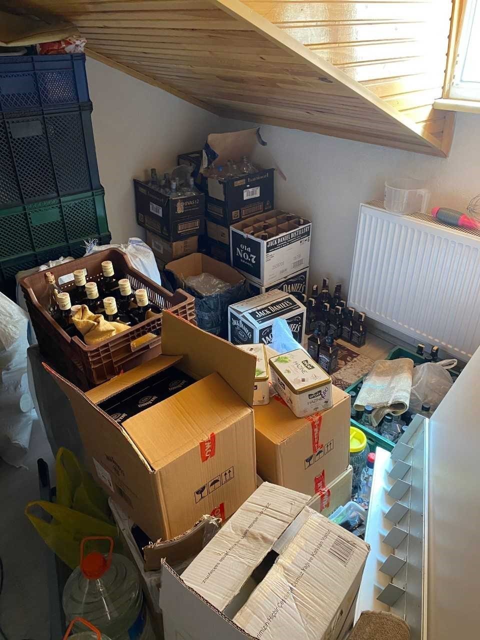 Sahte içki yine piyasada! Yakalanmasalardı binlerce kişiyi zehirleyeceklerdi