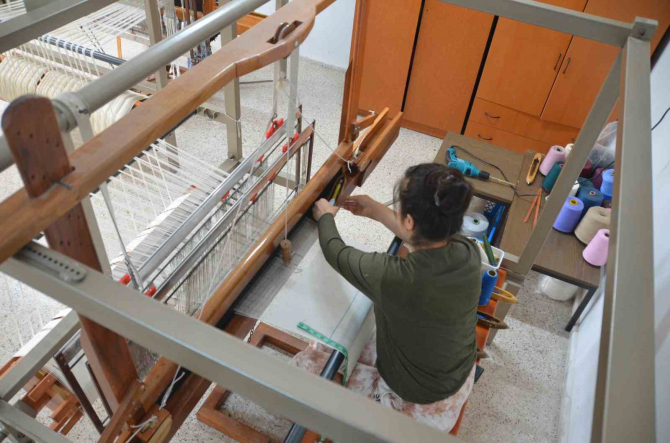 Antalya'nın İbradı ilçesinde Yöreye Özgü 300 Yıllık Gılamık Dokuma Sanatı Yaşatılıyor