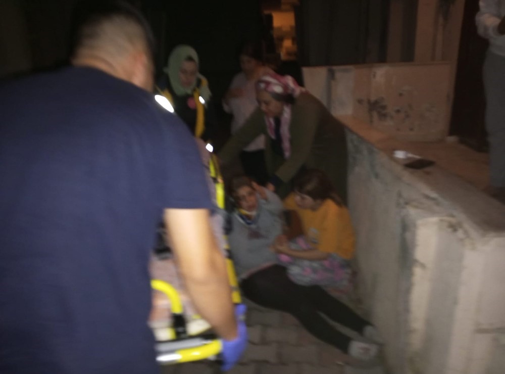  Cadde ortasında darp etti! İki elinde tabancayla karısına acımasızca vurdu