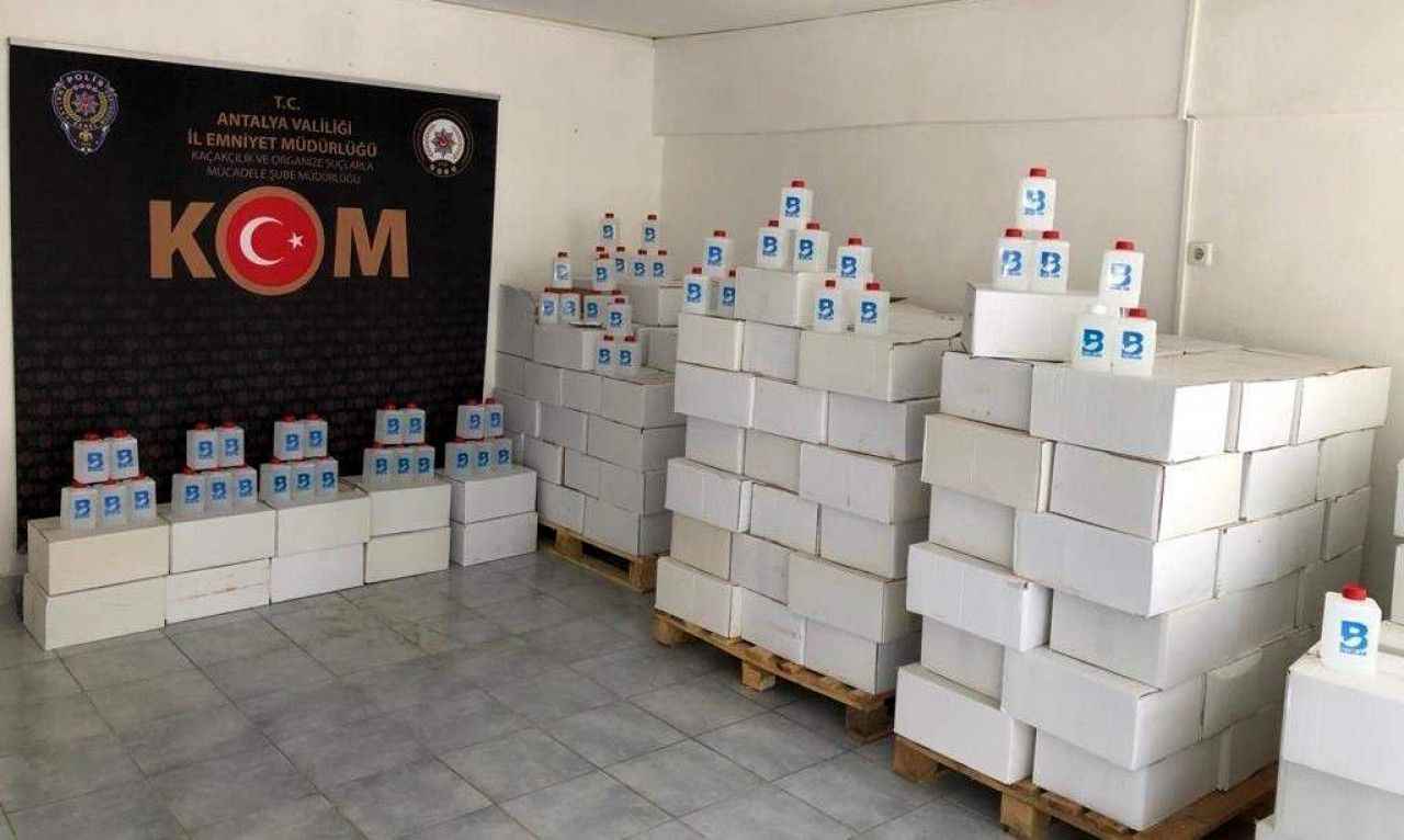 Antalya’da bir otele operasyon düzenlendi: 6 bin 919 şişe sahte alkol ele geçirildi