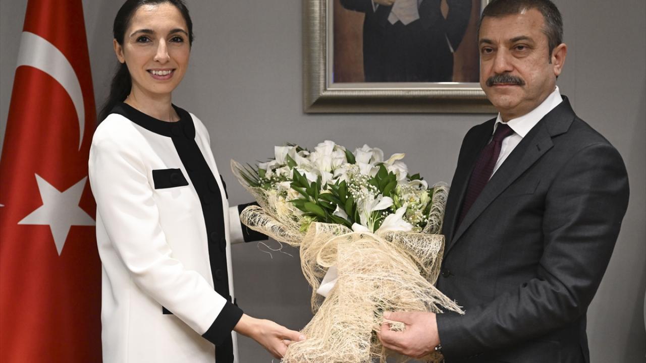 Türkiye'nin ilk kadın Merkez Bankası Başkanı resmen göreve başladı