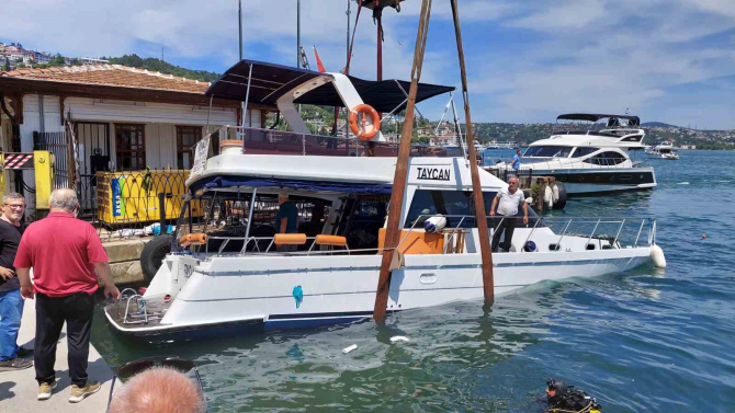 İstanbul Boğazı'nda korkutan Olay: Yat su aldı, anında müdahale edildi