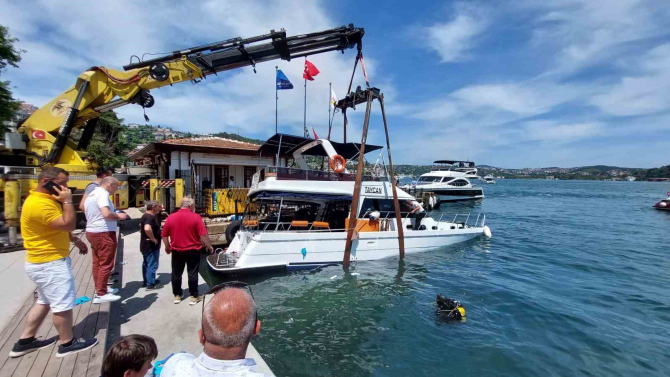 İstanbul Boğazı'nda korkutan Olay: Yat su aldı, anında müdahale edildi
