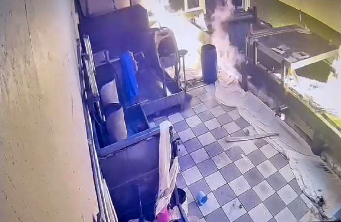 3 işçinin yaralandığı yangındaki görüntüler kameraya yansıdı!