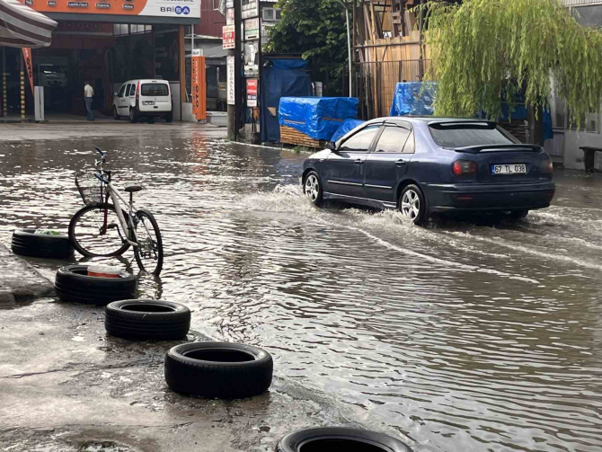 Bartın’da etkili sağanak sonrası Oto sanayi sitesi sular altında kaldı