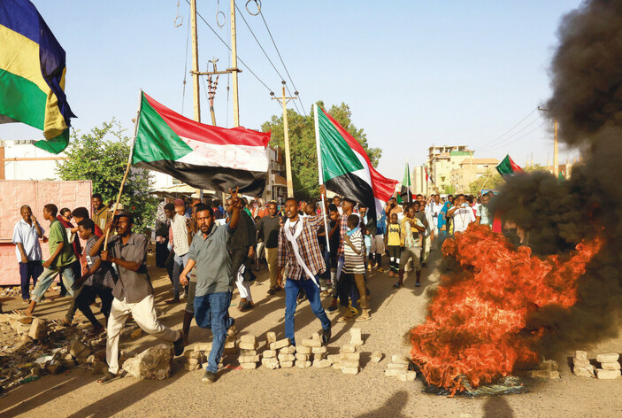 Sudan’da 500 binden fazla kişi ülkeyi terk etti, 2 milyon kişi de yerinden edildi