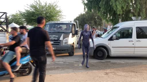 Örümcek Adam'da kurban pazarlığı yaptı