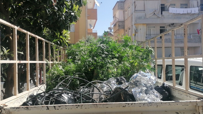 Antalya, Manavgat'ta şok etkisi yaratan uyuşturucu evi!