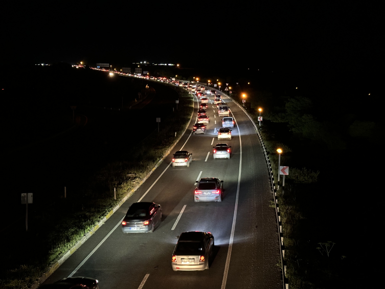 Bayram tatili bitiyor! Dönüş yolculuğu başladı, trafik birçok noktada kilitlendi!