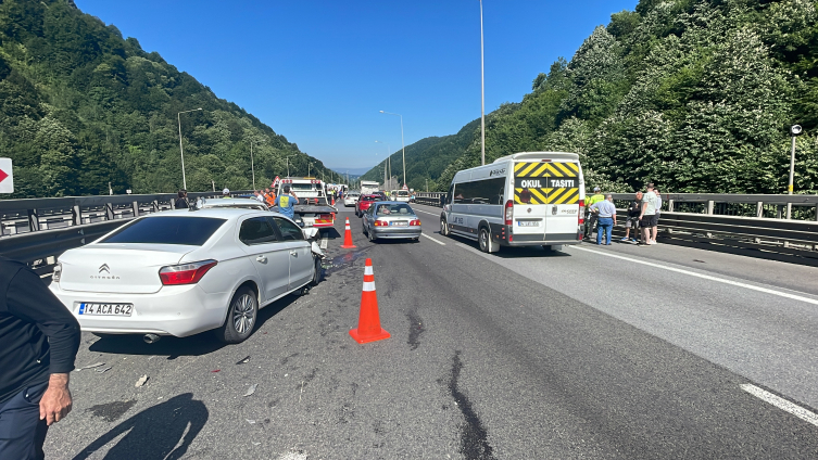 Bayram tatili bitiyor! Dönüş yolculuğu başladı, trafik birçok noktada kilitlendi!