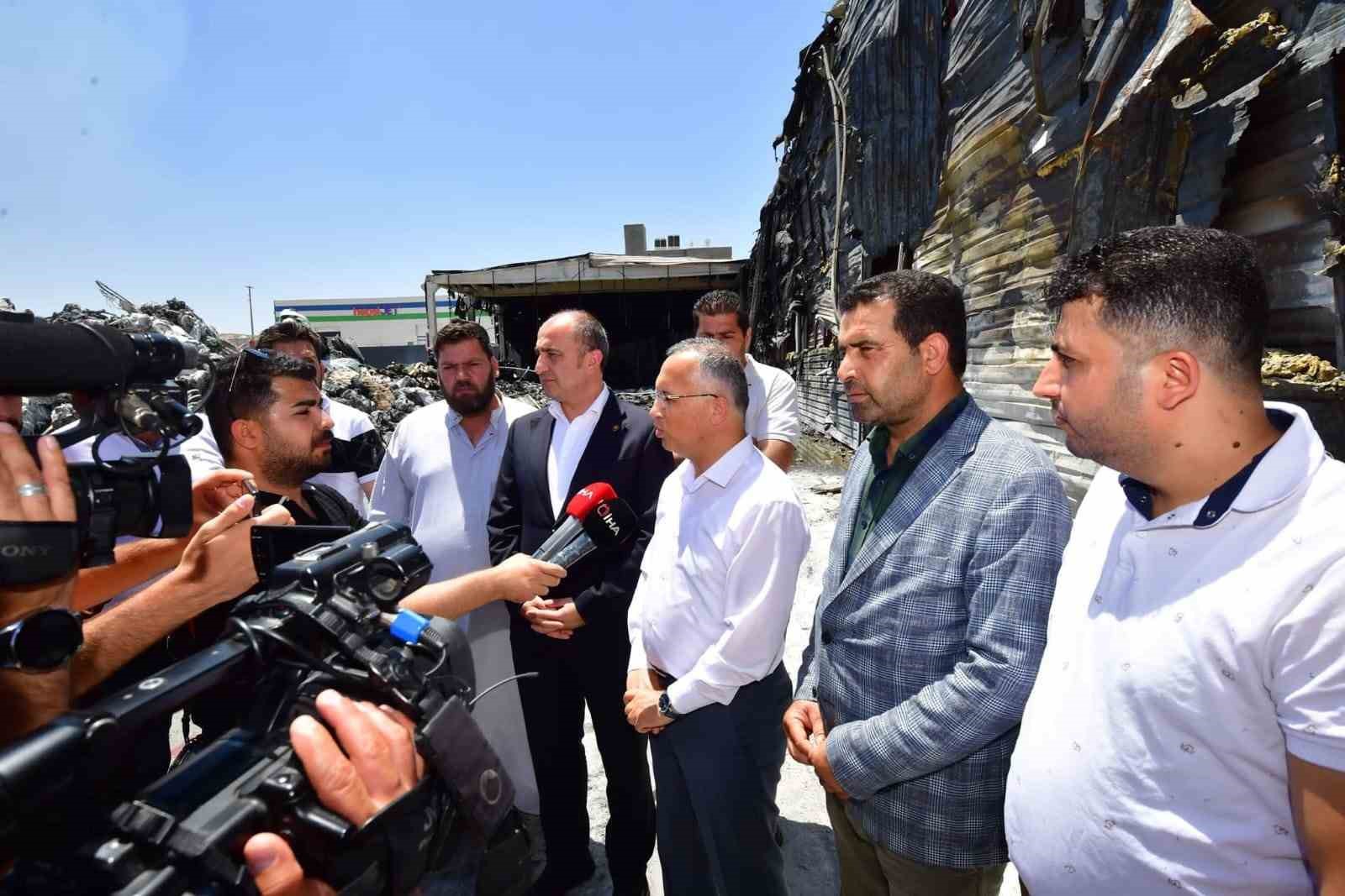 Gaziantep'te sağlık ürünleri üretiminin yapıldığı fabrikada çıkan yangında 35 milyon dolarlık zarar oluştu