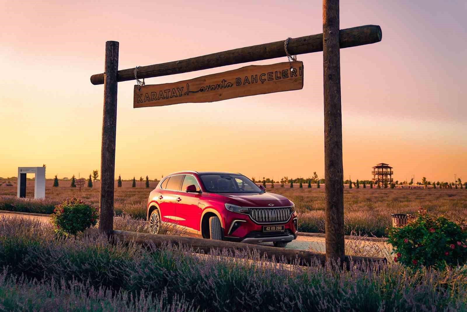 Karatay Belediyesi önüne çekilen TOGG aracına vatandaşlar büyük ilgi gösterdi