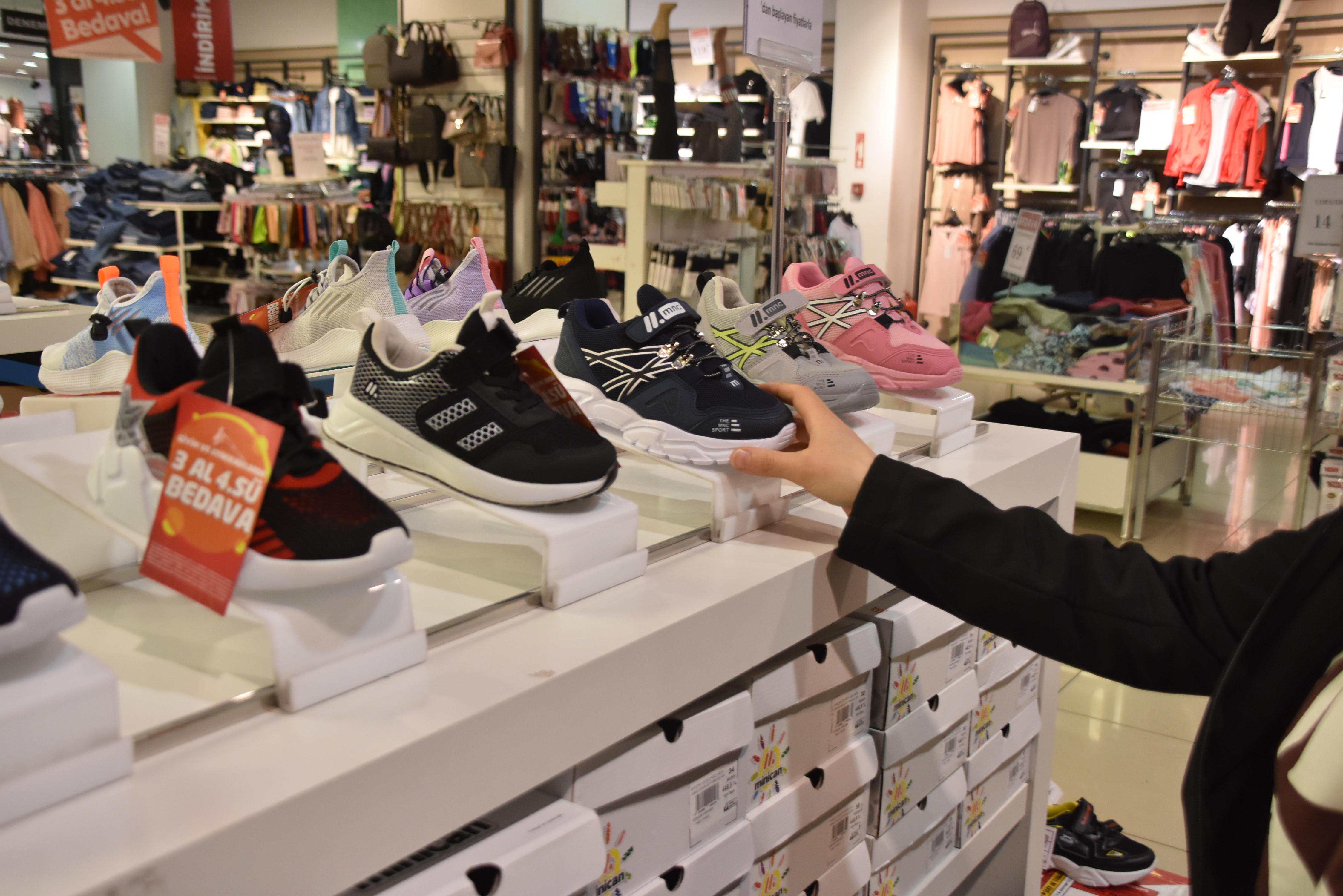 Pendik Belediyesi her zaman olduğu gibi bu bayramda da yetim ve öksüz çocukları unutmadı