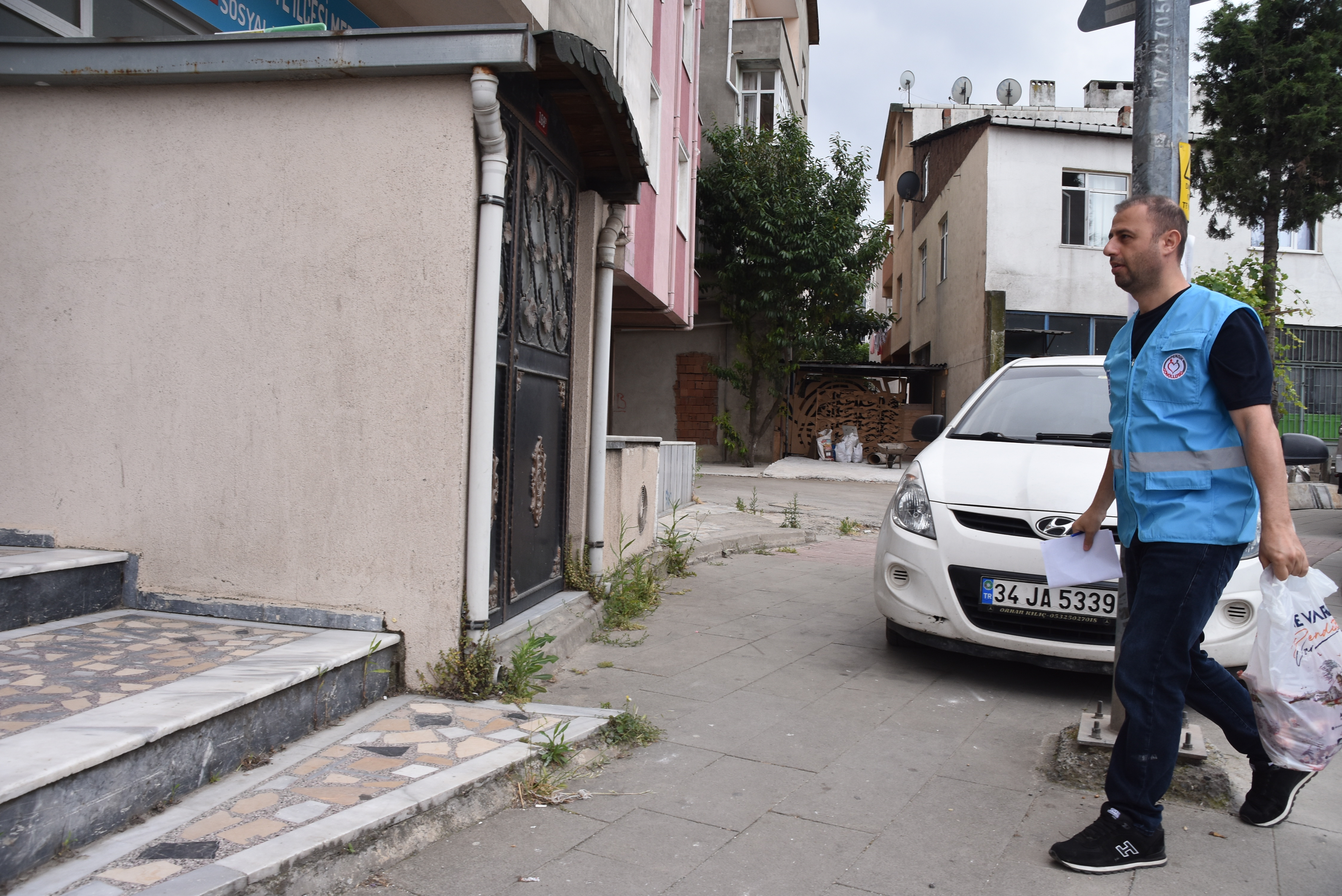 Pendik Belediyesi, ihtiyaç sahiplerini unutmayarak bayram boyunca et dağıttı