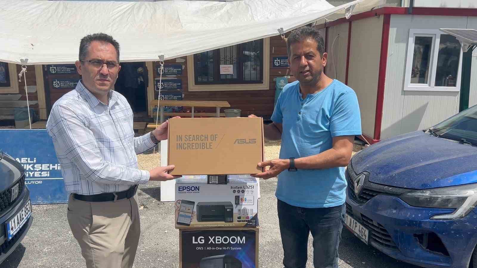 Kocaelili öğrencilerden alkışlanacak hareket! Gençlerden hediye!