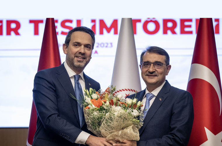 Enerji ve Tabii Kaynaklar Bakanı Alparslan Bayraktar'dan önemli açıklama! 200 Milyar dolarlık projeyi duyurdu!