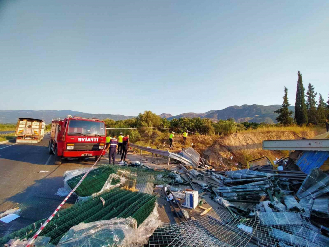 Aydın'da feci kaza! Karayolu savaş alanına döndü!