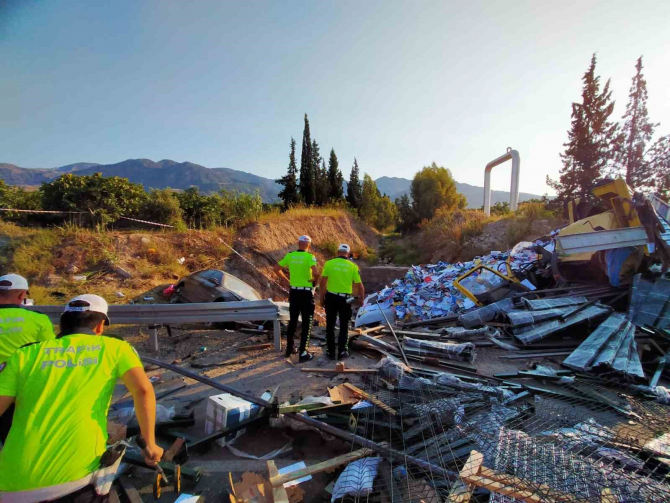 Aydın'da feci kaza! Karayolu savaş alanına döndü!
