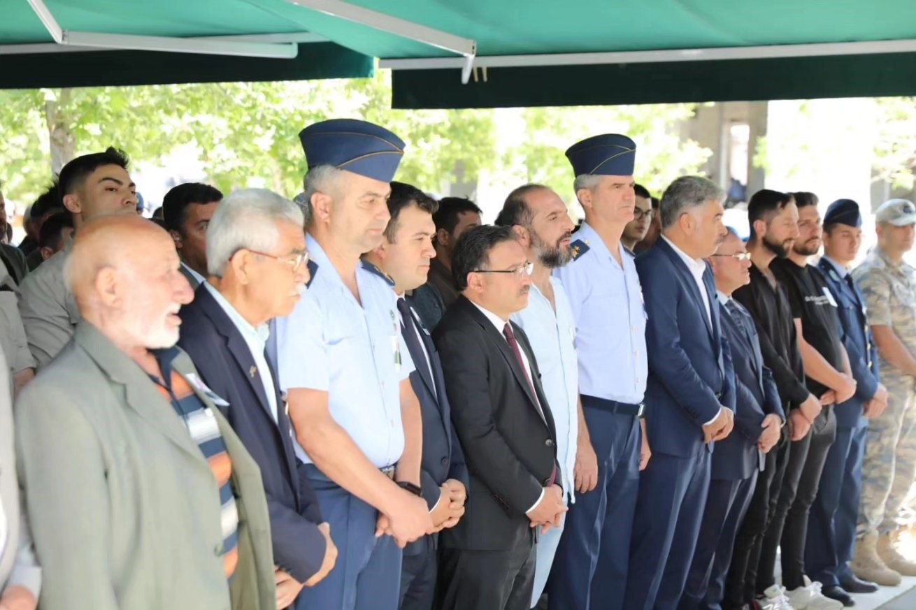 Kıbrıs gazisi son yolculuğuna uğurlandı! Al bayrağa sarıldı!