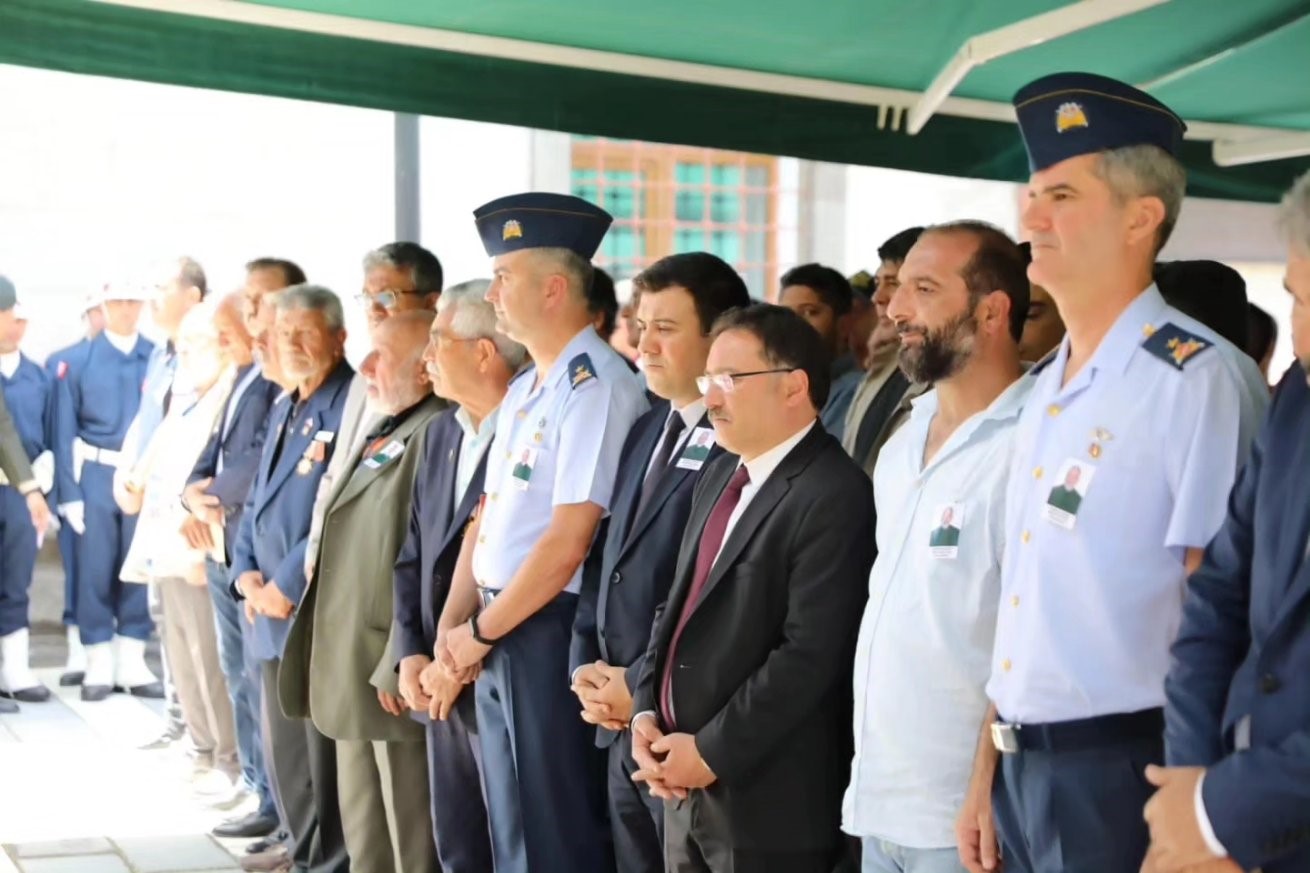 Kıbrıs gazisi son yolculuğuna uğurlandı! Al bayrağa sarıldı!