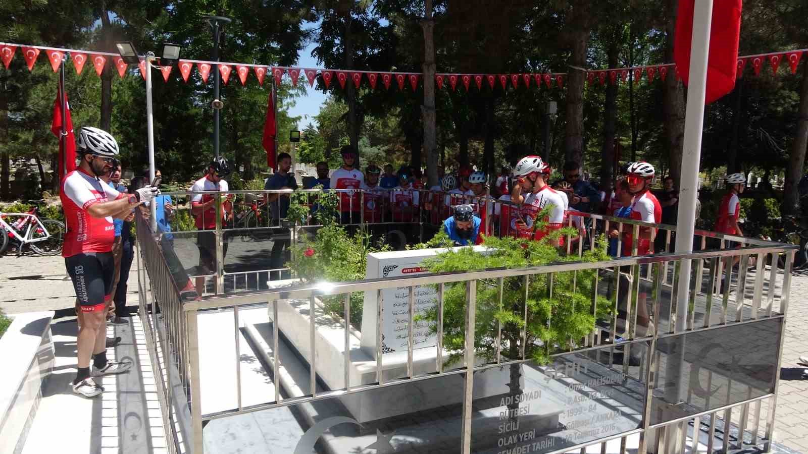 Halisdemir’in mezarında ziyaretçi yoğunluğu