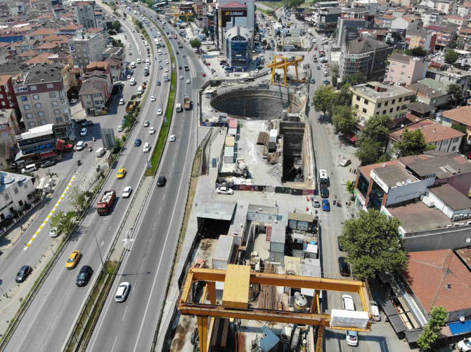 İBB'de reklam var, hizmet yok! Tuzla-Kaynarca-Pendik reklam panoları bir yılda 10 kez değiştirildi