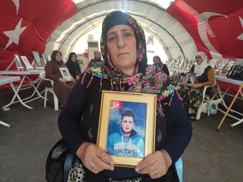 Diyarbakır anneleri çocuklarının yolunu gözlüyor! Evlat nöbeti sürüyor!