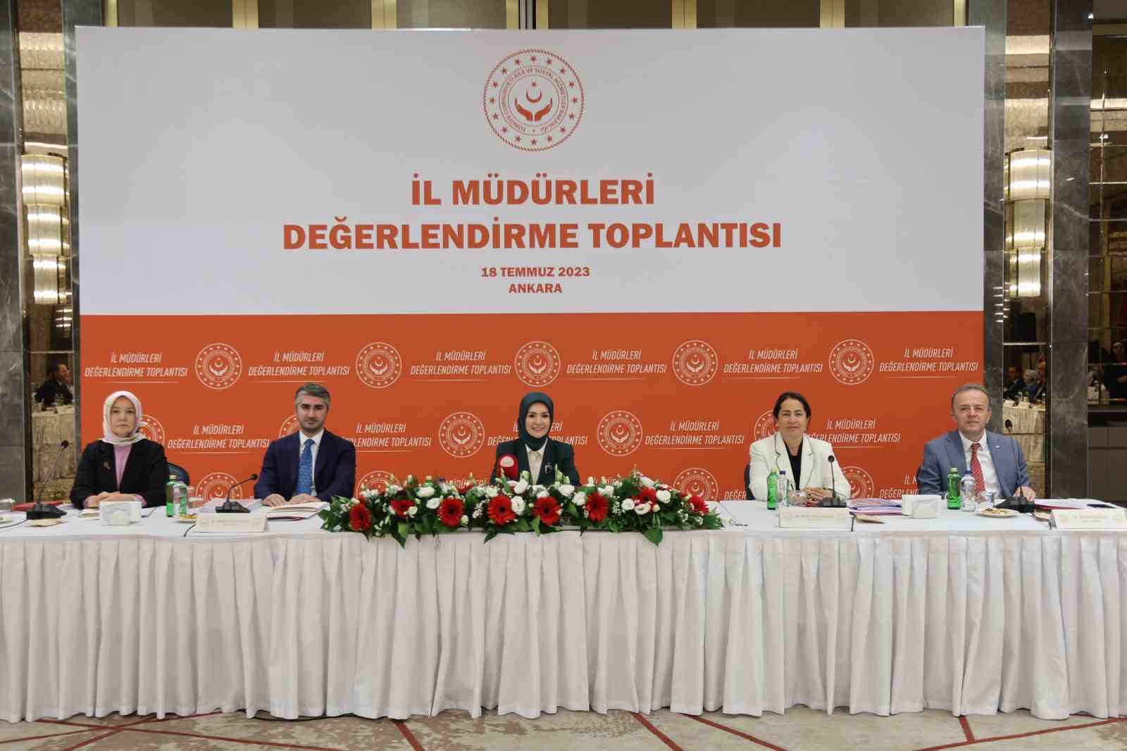 Aileyi merkeze alan bir vizyonu bu ülkede tanımlayacağız! Bakan Göktaş'tan önemi açıklamalar!