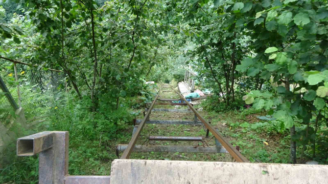Trabzon'dan ilginç çözdüm! 60 derecelik dik yamaçtaki evine raylı sistemle inip çıkıyor