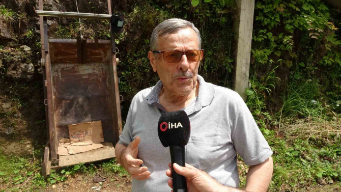 Trabzon'dan ilginç çözdüm! 60 derecelik dik yamaçtaki evine raylı sistemle inip çıkıyor