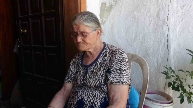78 yaşındaki yaşlı kadın evine giren hırsızlara böyle seslendi: Müsait ise çaldıklarını getirsin