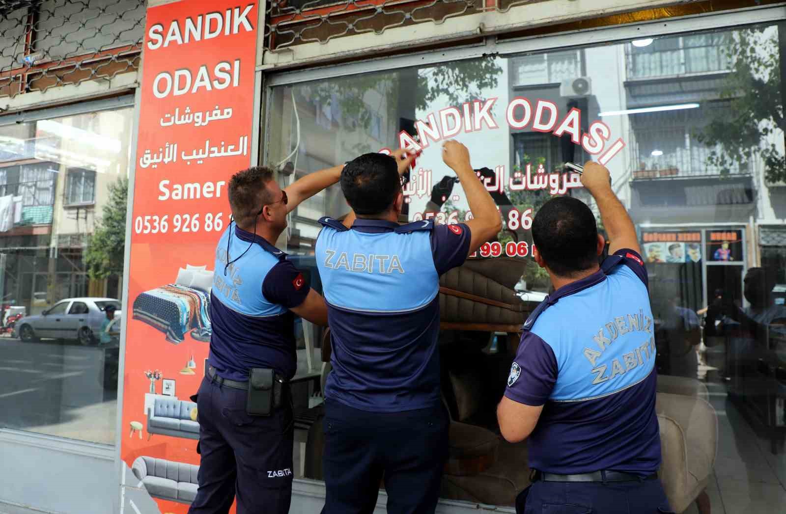 Mersin’de zabıtalar Arapça yazılı tabela denetiminde