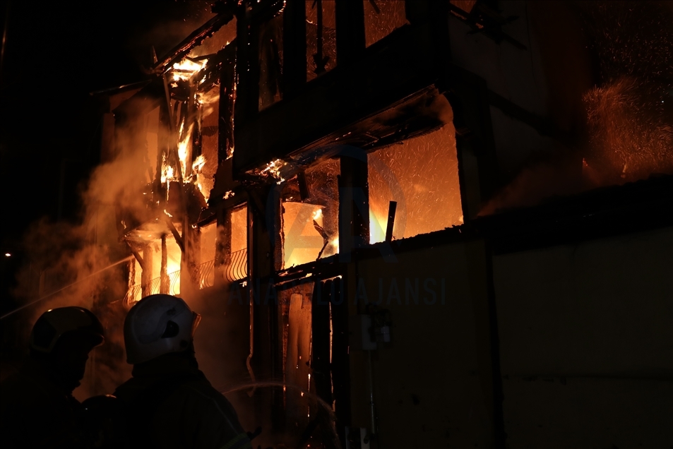 90 yıllık tarihi evi yıkmaya bir kıvılcım yetti!