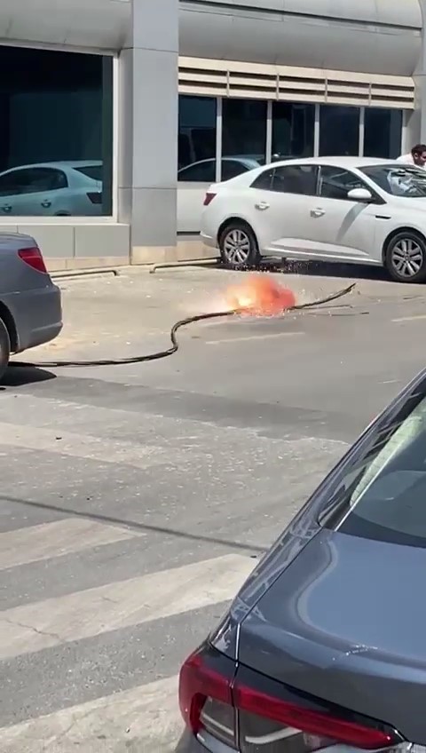 Ümraniye’de sıcaktan elektrik kabloları yandı! Vatandaşlar müdahale etti!