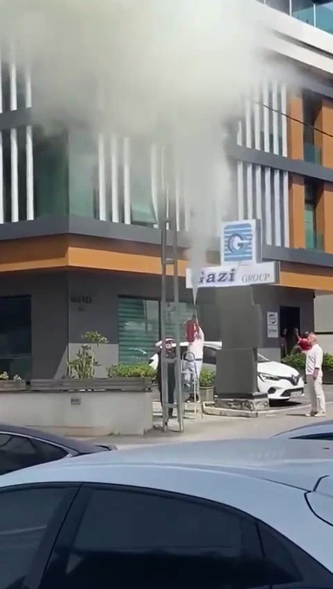 Ümraniye’de sıcaktan elektrik kabloları yandı! Vatandaşlar müdahale etti!