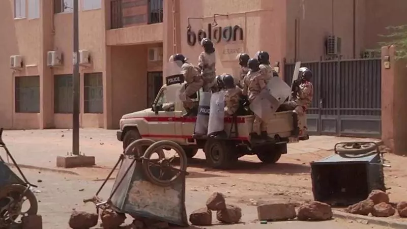 Nijer Cumhurbaşkanı rehin alındı! Darbe girişimi!