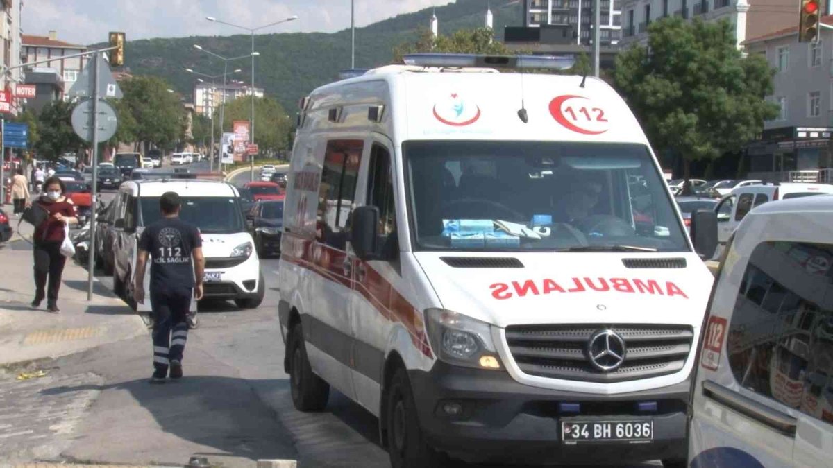 Tartıştığı kişiyi pastane önünde tabancayla ayağından vurdu!