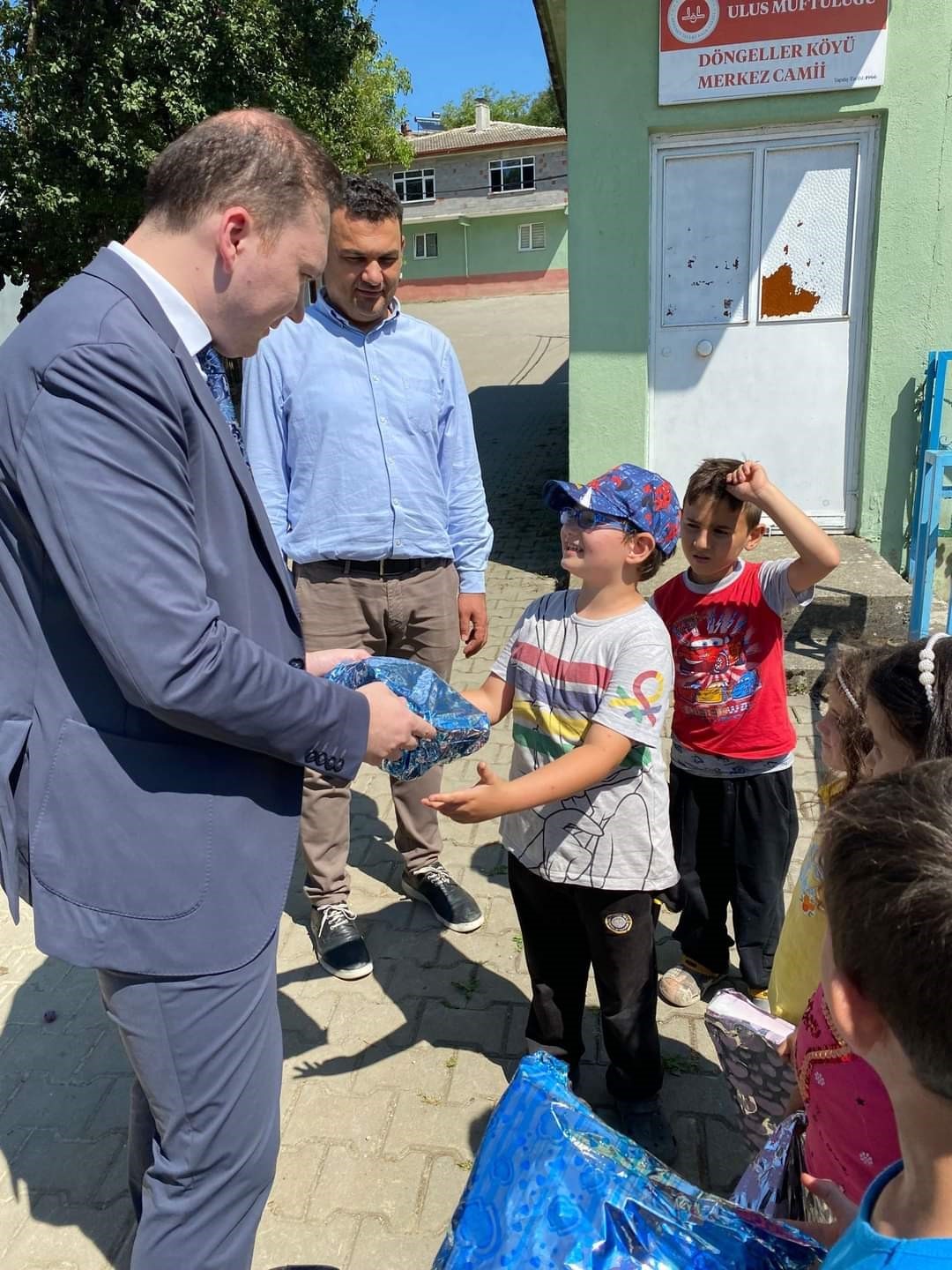 Bartın Ulus kaymakamı kapı kapı gezdi, şehit ailelerine ve vatandaşları evlerinde ziyaret etti